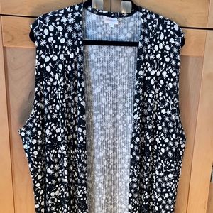 2XL Joy sleeveless duster like vest Black & White